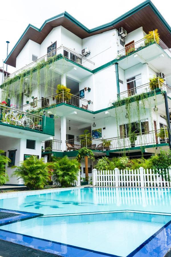 Kandy Riverside Villa Exteriör bild