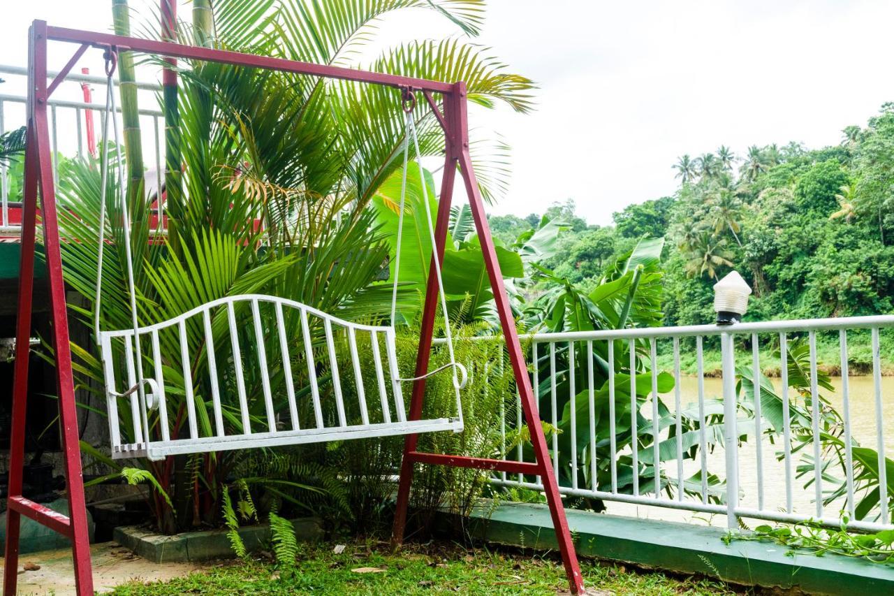 Kandy Riverside Villa Exteriör bild